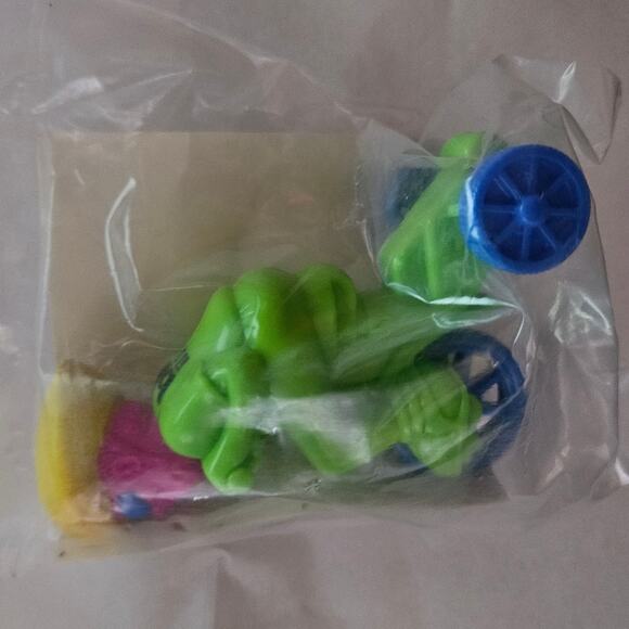 1995 Wendys Kids Meals Bike Trax New in Package - Picture 2 of 2